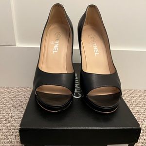 CHANEL BLACK/BEIGE CLASSIC PUMP – EYE LUXURY CONCIERGE